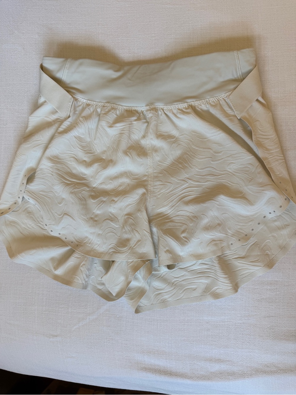 Lululemon Fast and Free High-Rise Short 2" Airflow Emboss (Bone) - Size 2
